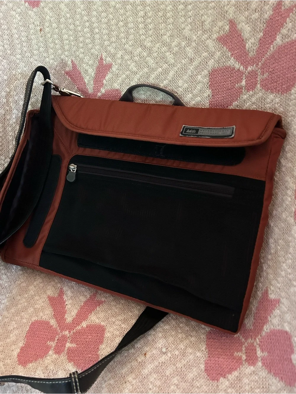 REI Men's Rust and Black Messenger Laptop Bag with Adjustable Strap. Padded
